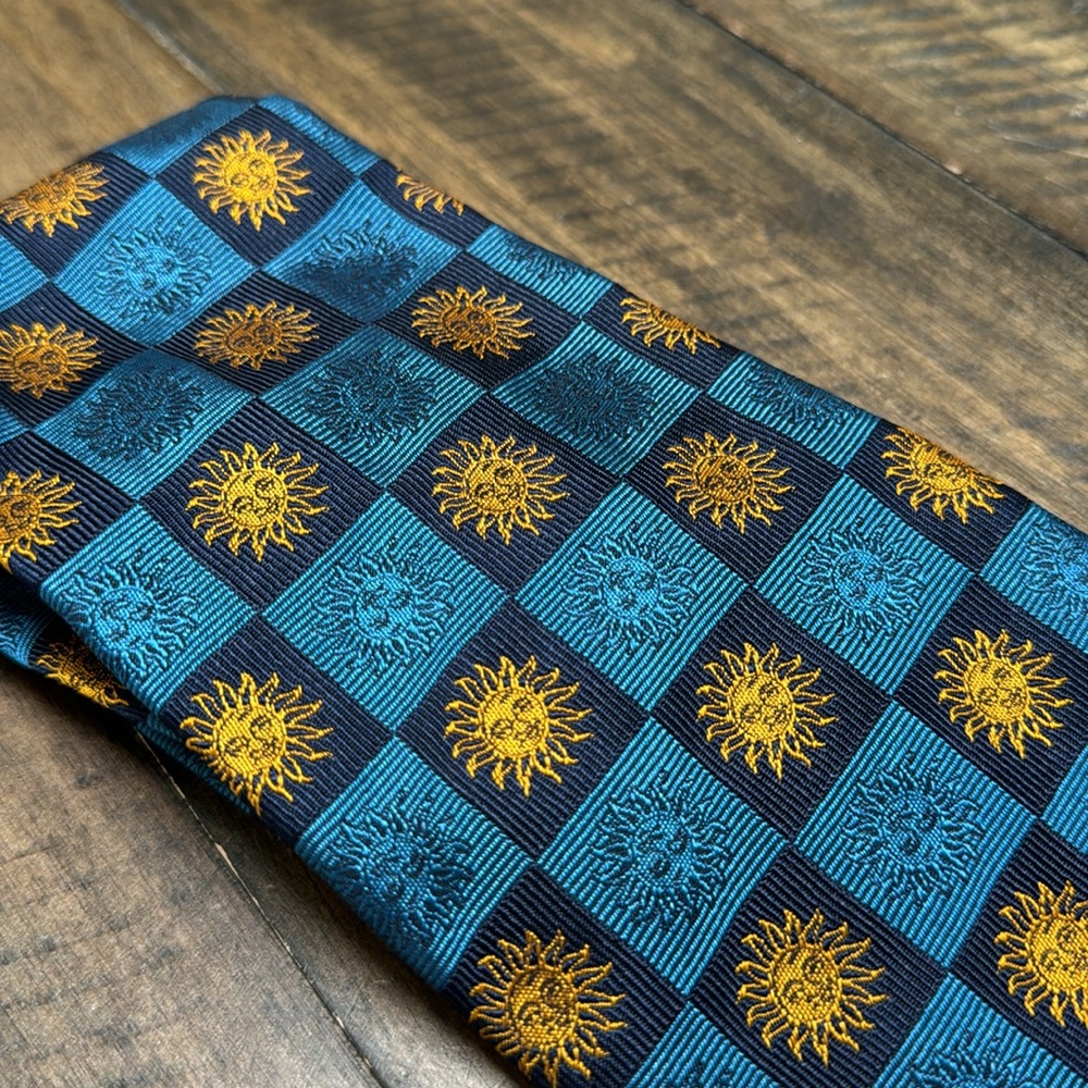 🌞 The Metropolitan Museum of Art Silk Tie